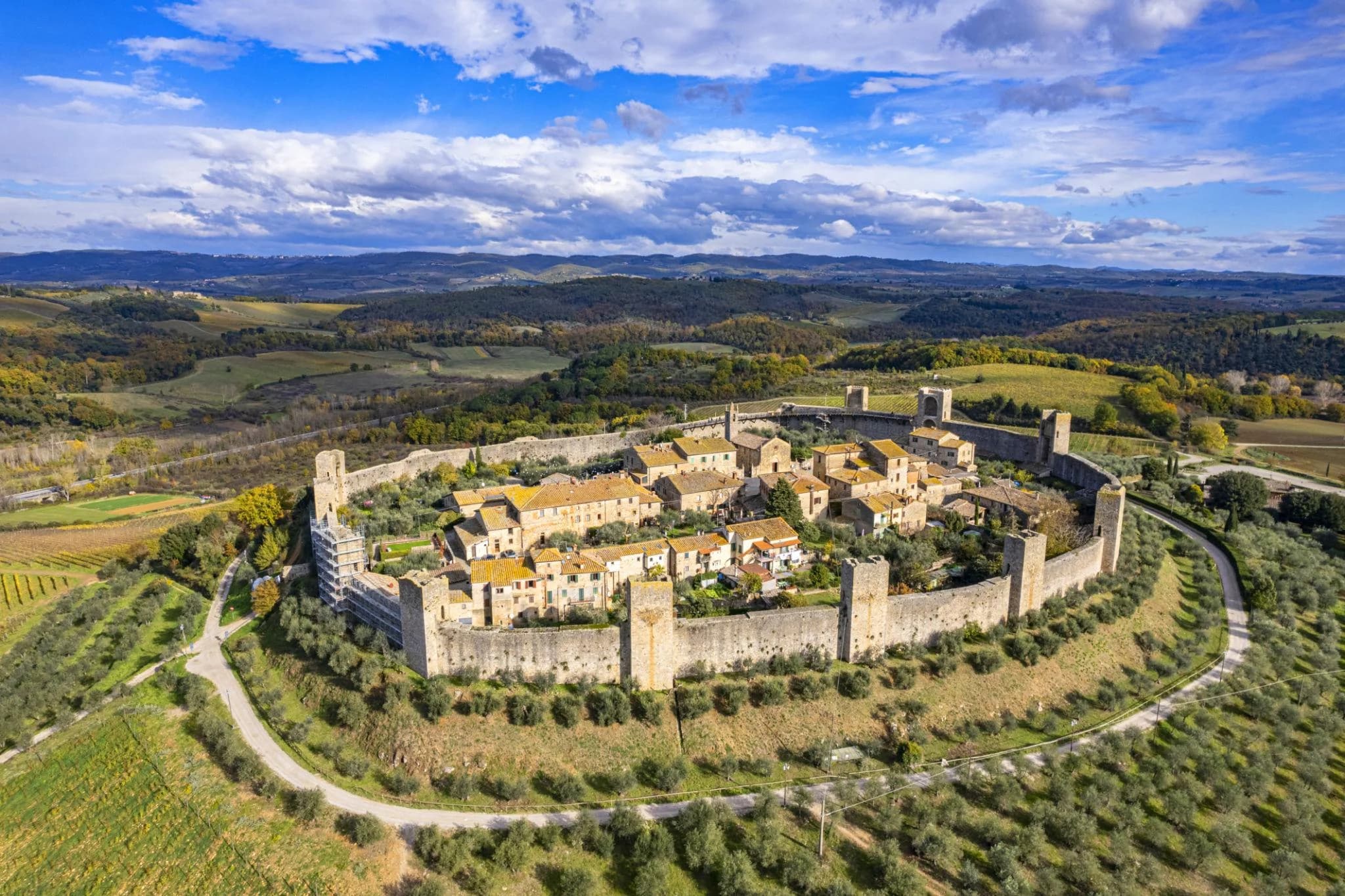 Gita di un giorno con pranzo e degustazione di vini