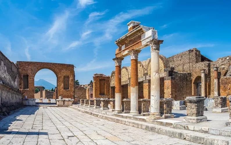 PASSEGGIATA A POMPEI CON GUIDA UFFICIALE E BIGLIETTO INCLUSO