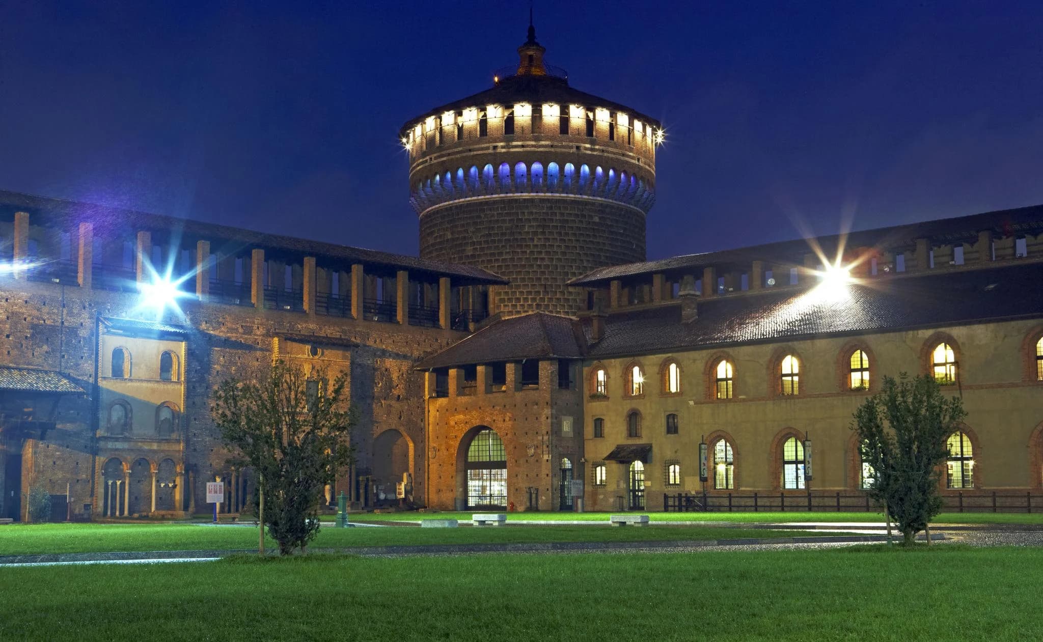 Visita guidata serale a piedi a Milano
